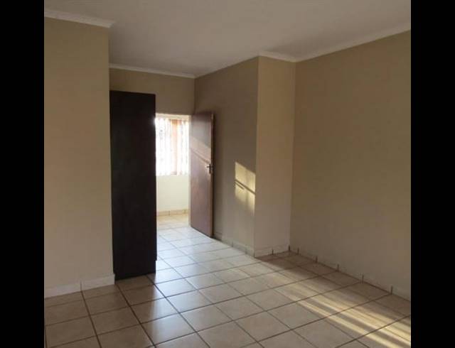 2 BEDROOM PROPERTY TO RENT IN HELDERKRUIN